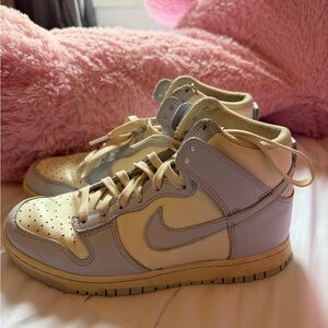 Nike Mid-Top Sneakers in Cream and Light Purple